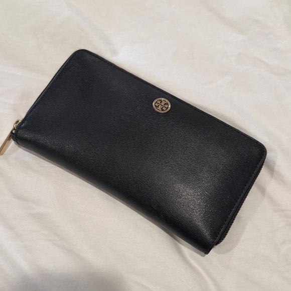 Tory Burch Handbags - Tory Burch Classic Black Zip Wallet